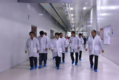 省科技廳黨組書記何杏仁考察開發區新能源企業 強調大力支持高新產業與技術研發